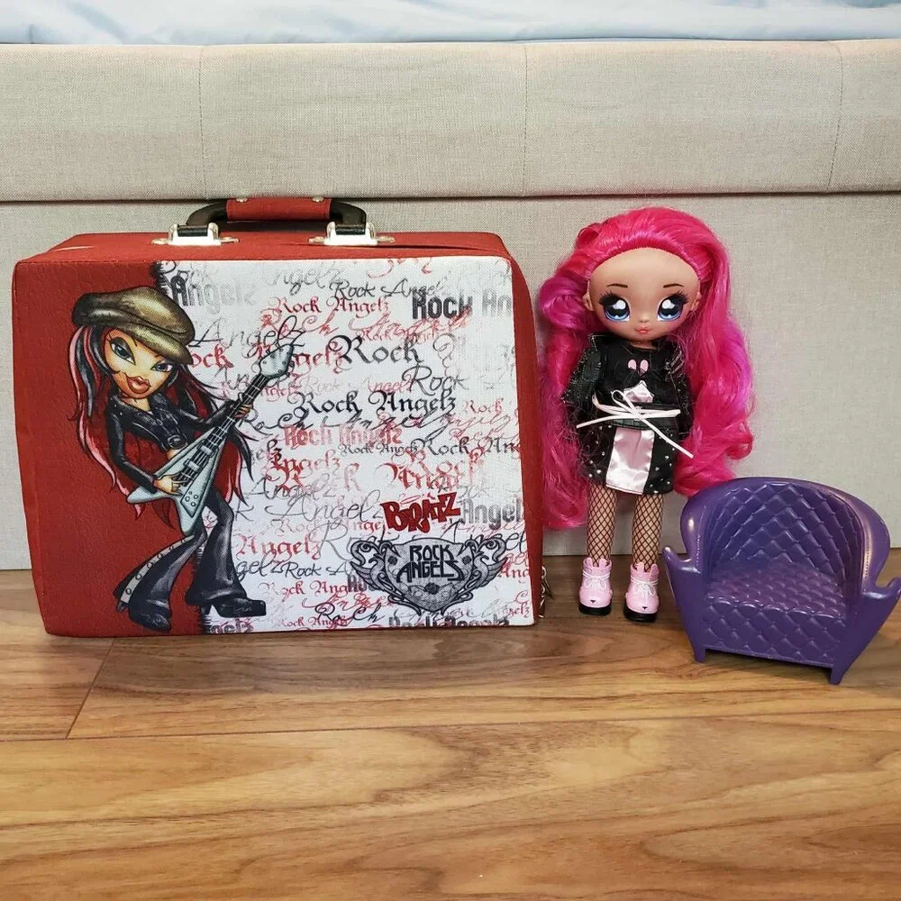 Bratz Rock Angelz Carrying Case, Ultimate Black Bunny Doll, and Purple Chair